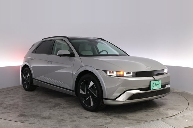 2025 Hyundai IONIQ 5 — photo 10 of 21