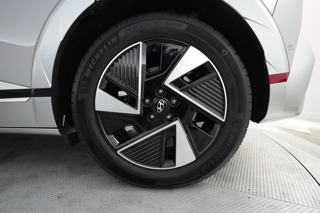 2025 Hyundai IONIQ 5 — photo 7 of 21