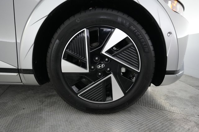 2025 Hyundai IONIQ 5 — photo 16 of 21