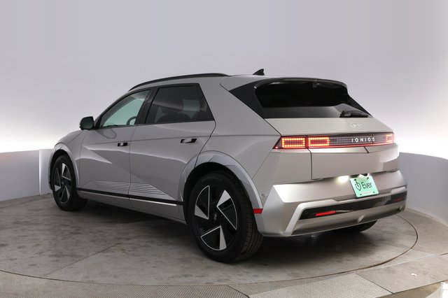 2025 Hyundai IONIQ 5 — photo 13 of 21