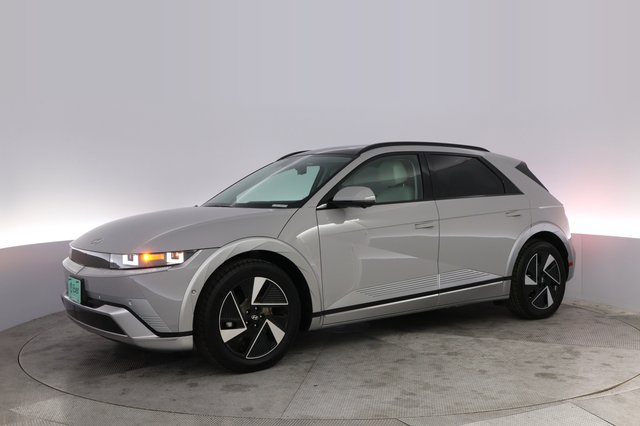 2025 Hyundai IONIQ 5 — photo 14 of 21