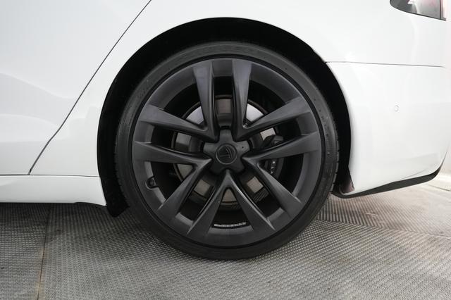 2022 Tesla Model S — photo 7 of 24