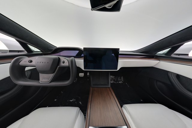 2022 Tesla Model S — photo 21 of 24