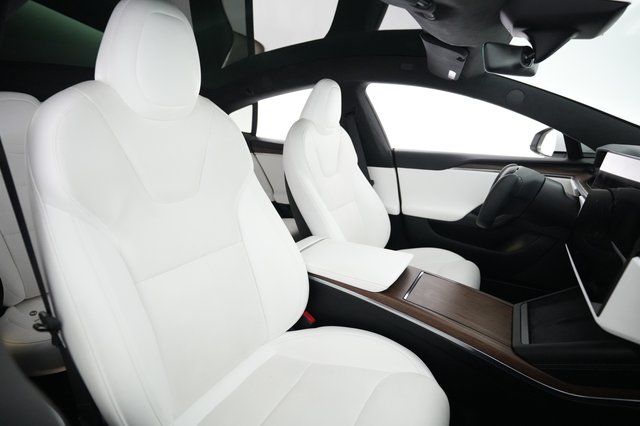 2022 Tesla Model S — photo 18 of 24