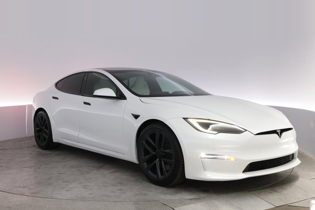 2022 Tesla Model S — photo 10 of 24