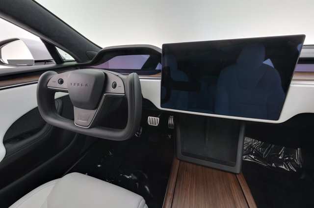 2022 Tesla Model S — photo 20 of 24