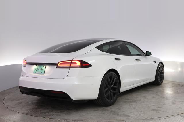 2022 Tesla Model S — photo 2 of 24