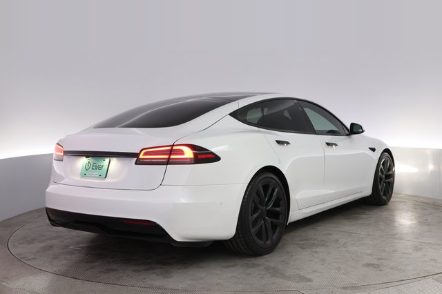 2022 Tesla Model S — photo 2 of 24