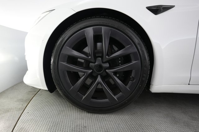 2022 Tesla Model S — photo 16 of 24