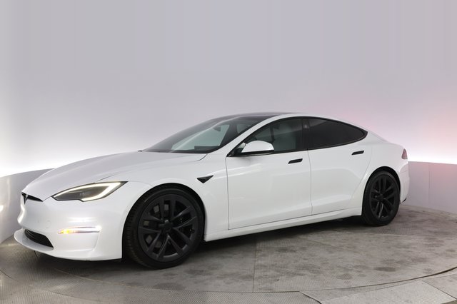 2022 Tesla Model S — photo 14 of 24
