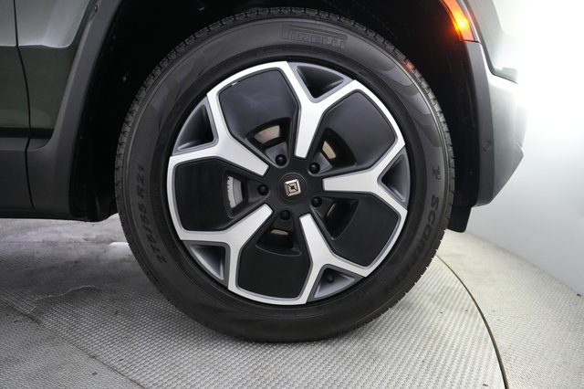 2023 Rivian R1S — photo 16 of 23