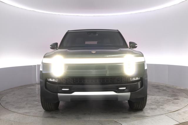 2023 Rivian R1S — photo 9 of 23