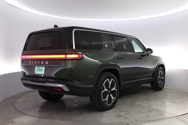 2023 Rivian R1S — photo 2 of 23