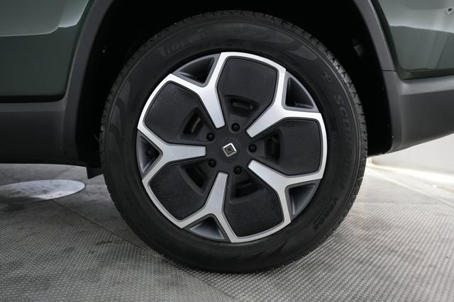 2023 Rivian R1S — photo 7 of 23