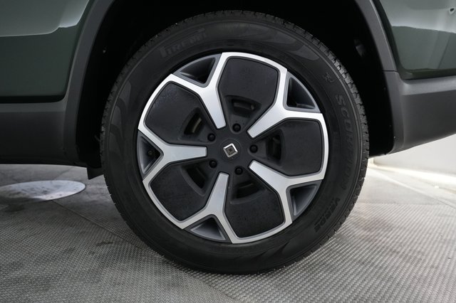 2023 Rivian R1S — photo 7 of 23