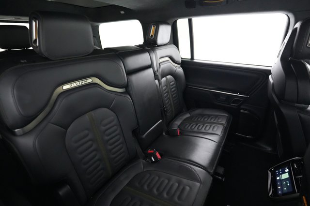 2023 Rivian R1S — photo 4 of 23