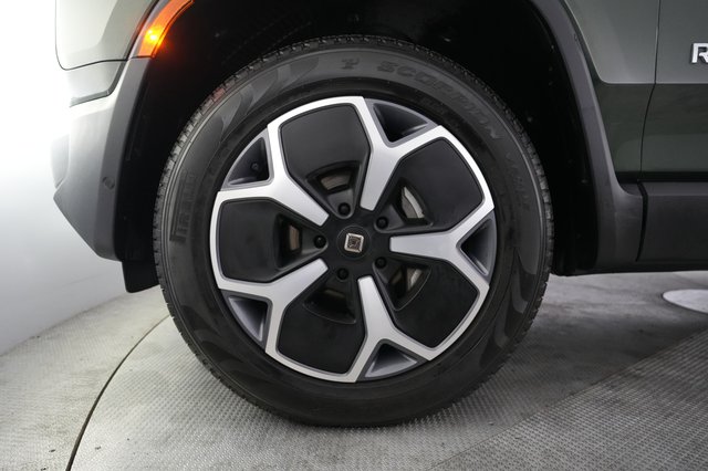 2023 Rivian R1S — photo 15 of 23