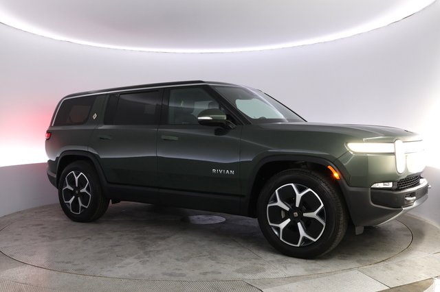 2023 Rivian R1S — photo 11 of 23