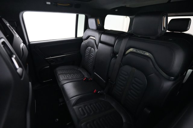 2023 Rivian R1S — photo 19 of 23