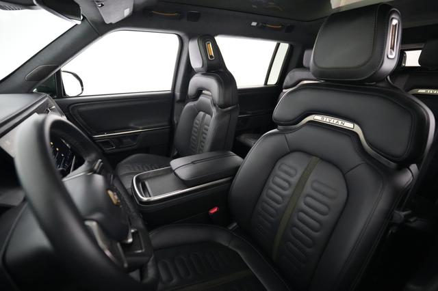 2023 Rivian R1S — photo 3 of 23