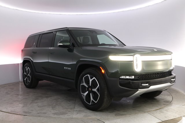 2023 Rivian R1S — photo 10 of 23
