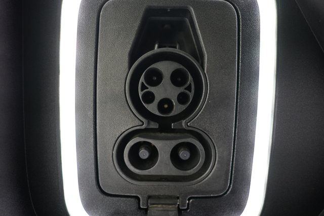 2023 Rivian R1S — photo 8 of 23