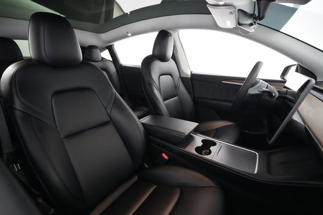 2023 Tesla Model Y — photo 18 of 24