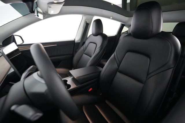 2023 Tesla Model Y — photo 3 of 24