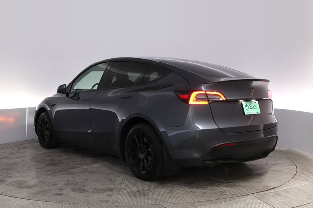 2023 Tesla Model Y — photo 13 of 24