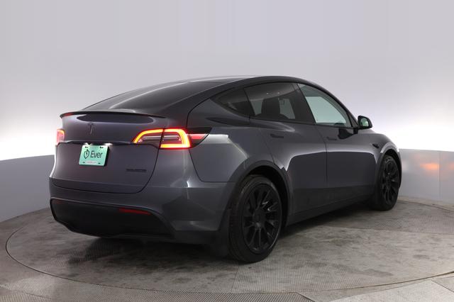 2023 Tesla Model Y — photo 2 of 24