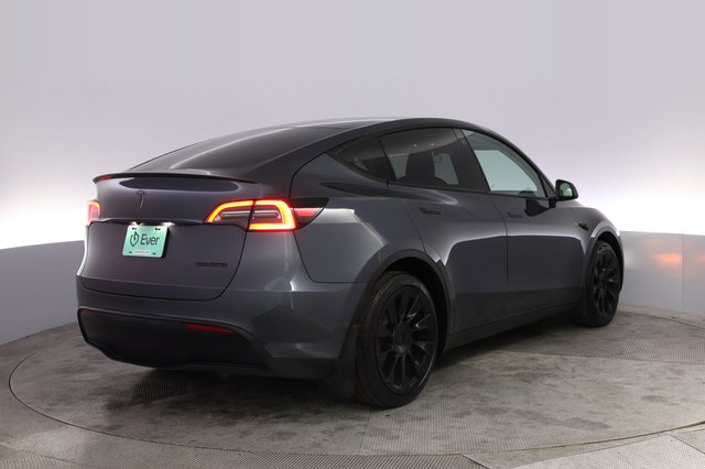2023 Tesla Model Y — photo 2 of 24