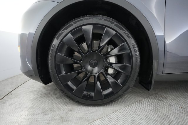 2023 Tesla Model Y — photo 15 of 24