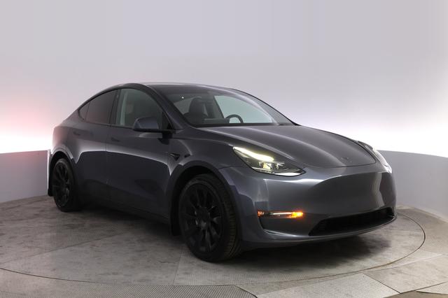 2023 Tesla Model Y — photo 10 of 24