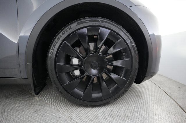 2023 Tesla Model Y — photo 16 of 24