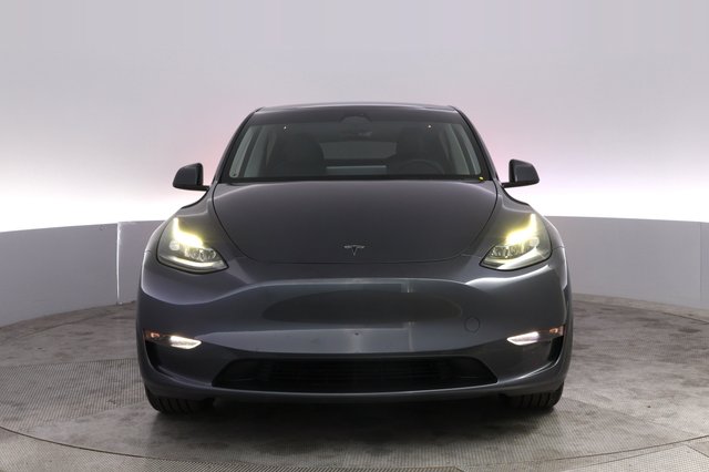 2023 Tesla Model Y — photo 9 of 24
