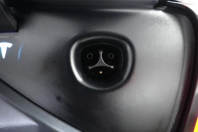 2023 Tesla Model Y — photo 8 of 24