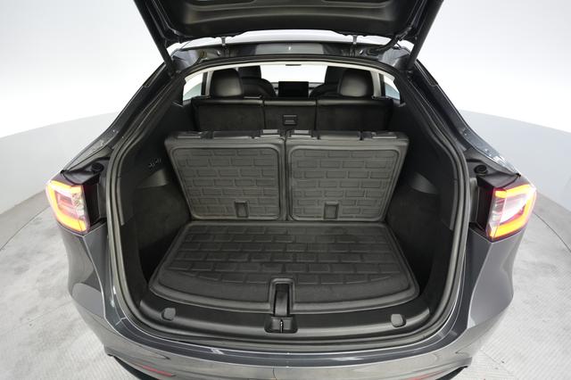 2023 Tesla Model Y — photo 6 of 24