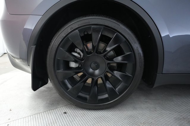 2023 Tesla Model Y — photo 17 of 24