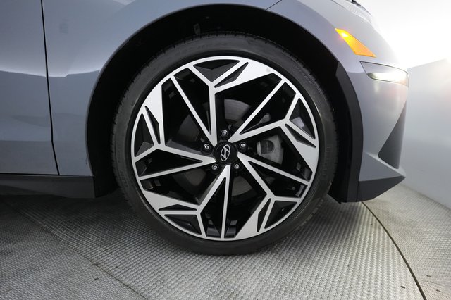 2023 Hyundai IONIQ 6 — photo 16 of 21