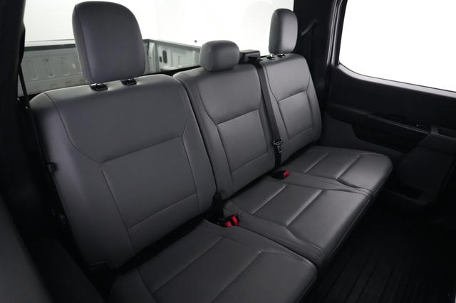 2023 Ford F-150 Lightning — photo 4 of 15