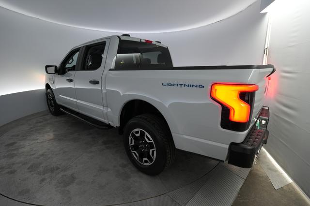 2023 Ford F-150 Lightning — photo 2 of 15