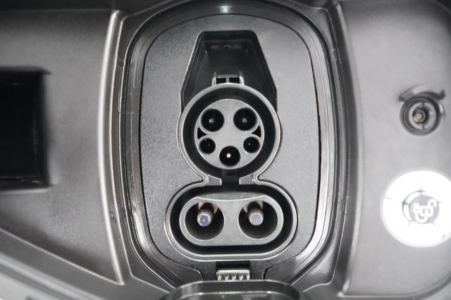 2023 Ford F-150 Lightning — photo 8 of 15