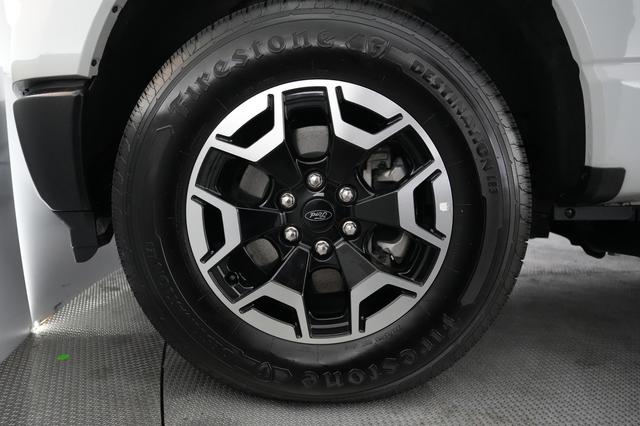 2023 Ford F-150 Lightning — photo 9 of 15
