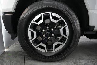 2023 Ford F-150 Lightning — photo 9 of 15