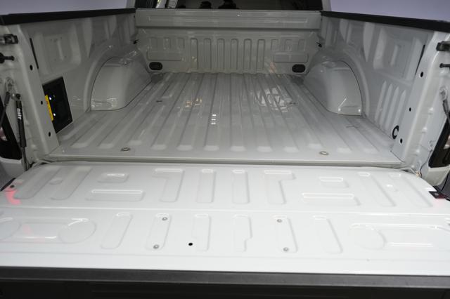 2023 Ford F-150 Lightning — photo 6 of 15