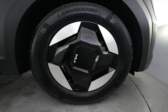 2024 Kia EV9 — photo 16 of 23