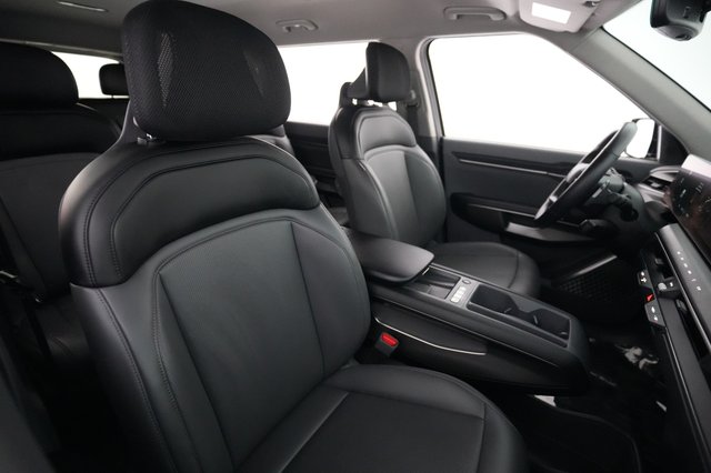 2024 Kia EV9 — photo 18 of 23