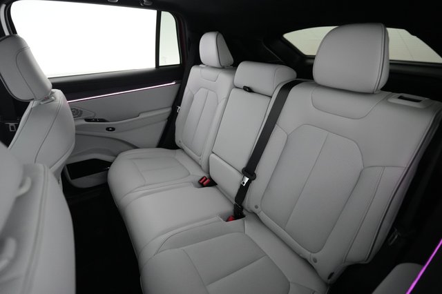 2025 Jeep Wagoneer S — photo 18 of 19
