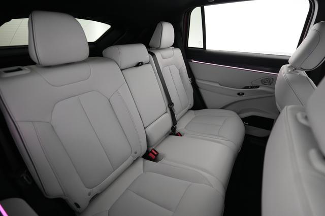 2025 Jeep Wagoneer S — photo 4 of 19