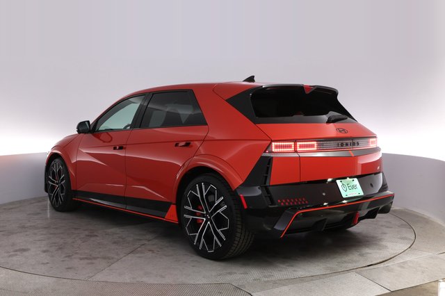 2025 Hyundai IONIQ 5 — photo 13 of 20